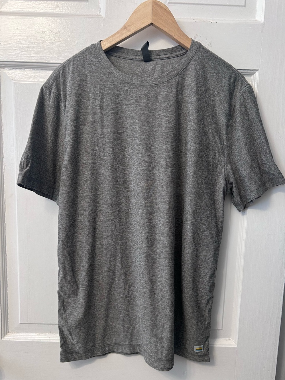 Vuori Shirt Grey Tuvalu Short Sleeve Crew T-shirt Tee V101 Mens Sz L